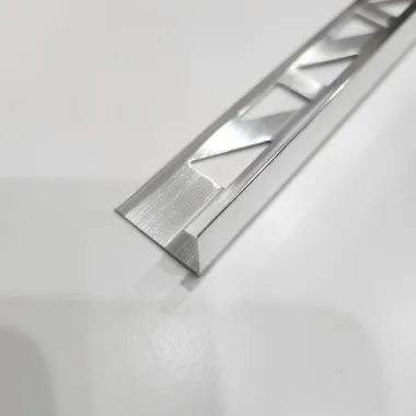 Profilé de finition chant plat - aluminium anodisé chromé - L. 250 cm